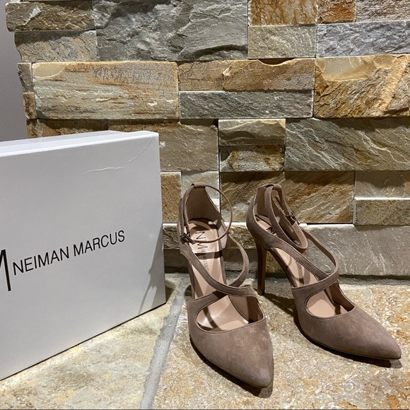 Neiman Marcus Shoes - NEW, Neiman Marcus, “Pratt” taupe leather heels